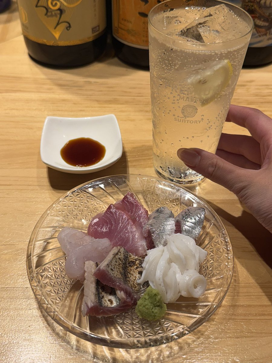 seri7be's tweet photo. 1人飲みの人が多くて居心地がいい♪
お刺身5点盛りで850円は嬉しい😌🍺 https://t.co/Rtjuc8Rfh9