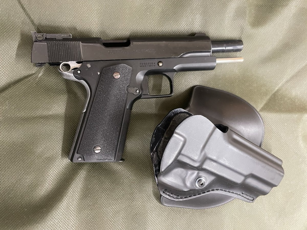 desuhiro's tweet photo. サファリの樹脂パドルを入手
突っ込んでみたけど硬すぎる
GM5に合うようにゴリゴリ。
角ガードが突っ込めるなんて素敵やん👍
キャリーは暫くコレでいいかな？
ガバは最近組み変えて
角ガードにボマー
こんなんでええんよね
#モデルガン #ガバメント https://t.co/97JeSuO8sN