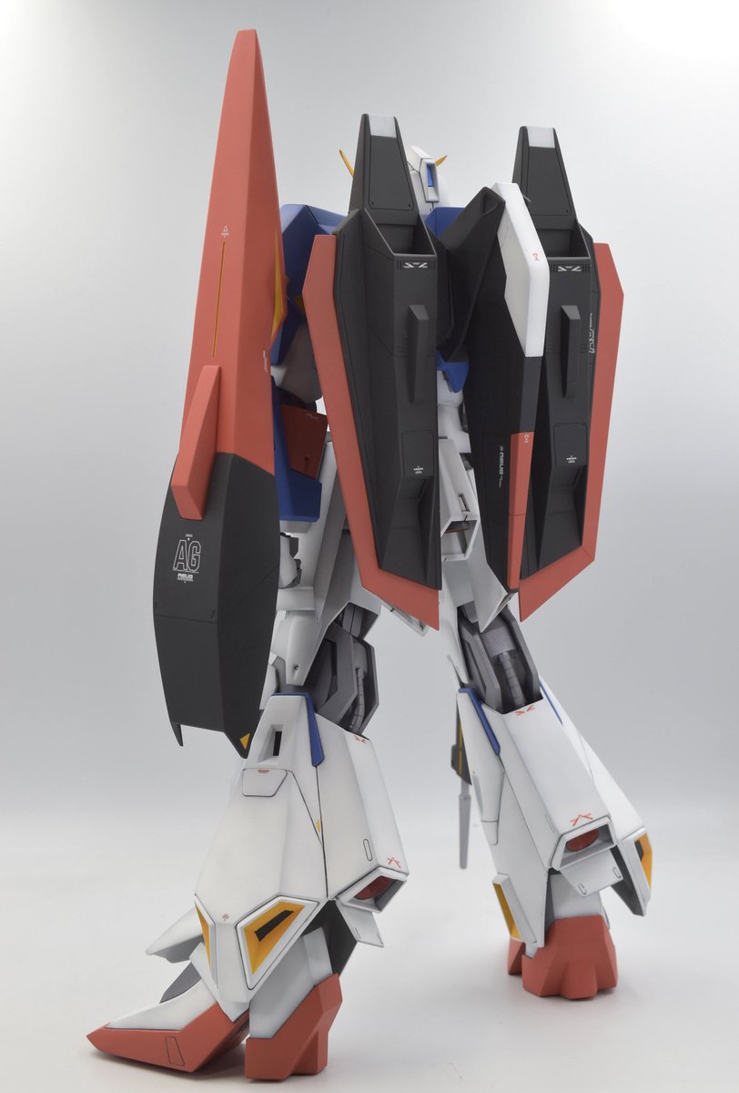 mikan_trans_am's tweet photo. 娘が生まれて、毎日が育児との戦い。
眠気と戦いながら、細かい時間を見つけて向き合った旧キットのΖガンダム。
新しい命を育てるのと同時に、
何十年も前のキットに、自分の手で「今」の命を吹き込みました。
眠る娘に布団かけながら作ったゼータ。よければ見てやってください。 https://t.co/MWJC572TAt