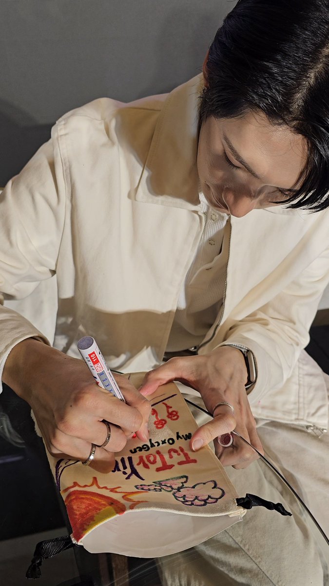 OxygenMJ's tweet photo. นี่เราอยากวาดรูปหรอนี่ 🥰🥰 

รับดอกไม้จากกรภัทร์ค้าบบบบ

TUTOR CANDY KISS MOMENT
#FriendlyMexTutor #TutorKrp https://t.co/QAflIht8oe