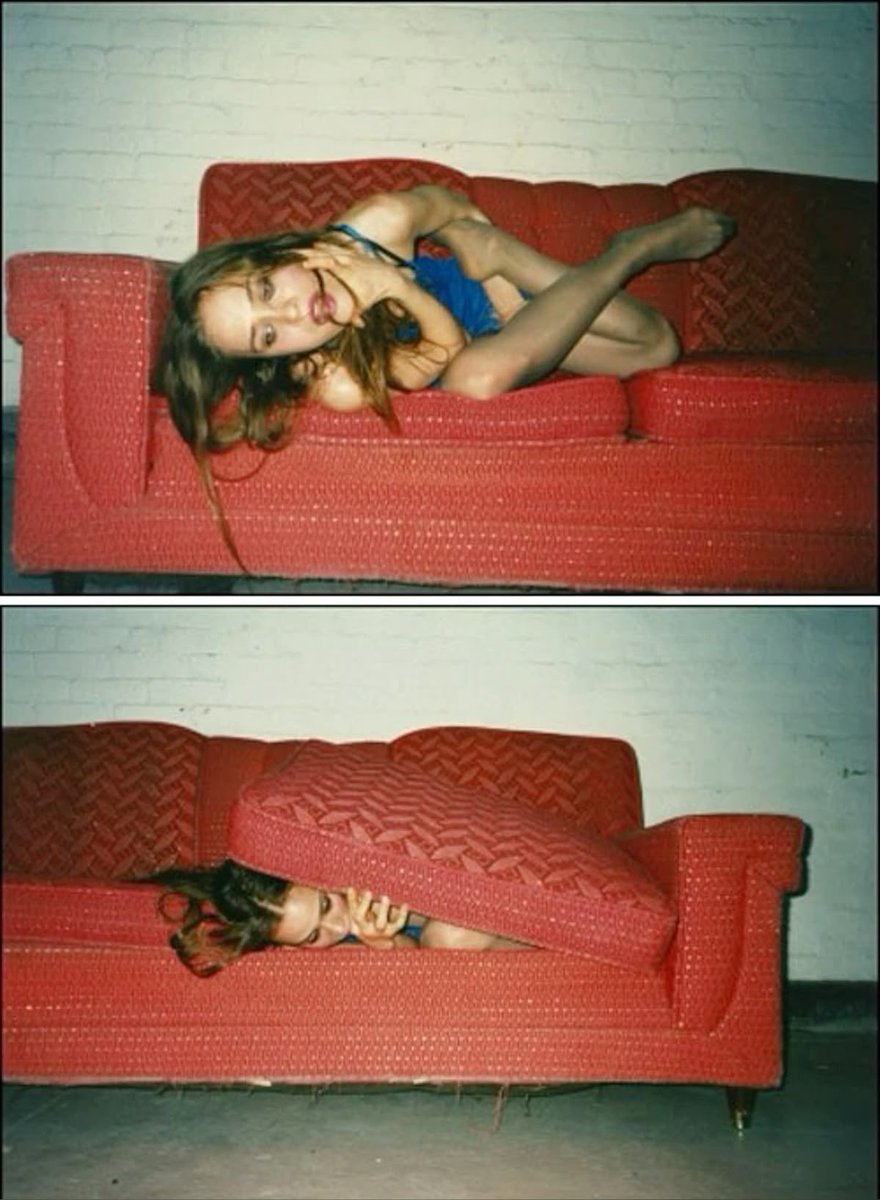 ifuliedownhere's tweet photo. I love this picture of Fiona Apple in a couch https://t.co/NPjSiFuctC