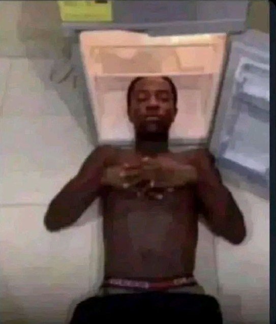 cloudyraven4's tweet photo. "Cold boy ady kwa freezer nawatokelezea." https://t.co/0e29LNqaJ0