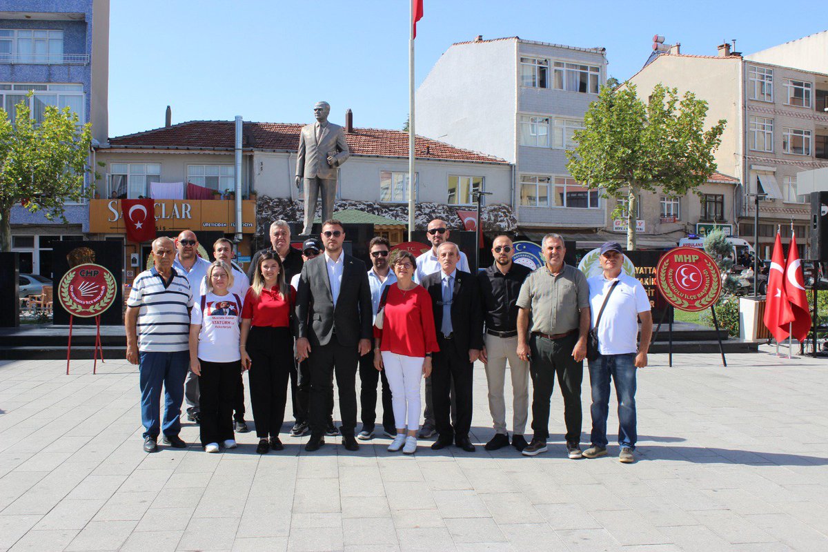 YeniPartiHyrblu's tweet photo. 30 Ağustos Zafer Bayramı’mızın 104. yıl dönümü dolayısıyla Cumhuriyet Meydanı Atatürk Anıtı önünde düzenlenen çelenk sunma töreniyle Atamızın huzurundaydık.

30 Ağustos Zafer Bayramı’mız kutlu olsun! https://t.co/sPTE4DUjVQ