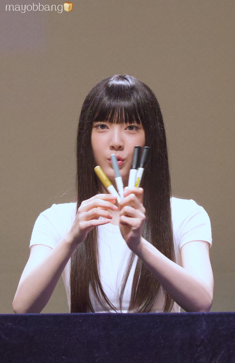 mayobbang's tweet photo. 260830 뮤직플랜트 팬싸 세아
펜 고르라는 거 못 알아들어서 미안해…

#튜이드 #TUIDE #세아 #SEAH https://t.co/awE2x5PF3T