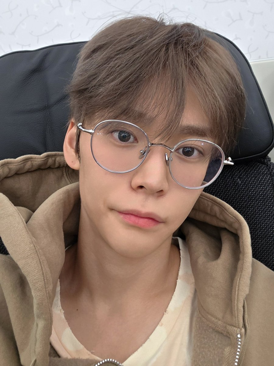 kong0319_'s tweet photo. 은석이 송경 셀카 드디어 4장 모음  ... ᵕ̩̩ㅅᵕ̩̩ https://t.co/sIZy1dwgXm