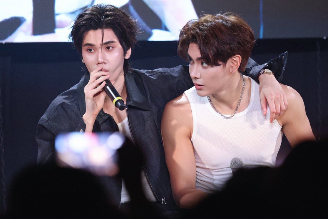 JDInsights_'s tweet photo. POV: You are falling for the love of your life for the thousand time again 😩❤️‍🔥

#JoongDunk2ndFMinRome    

JOONGDUNK SHINES IN ROME https://t.co/cyr0WQktvF