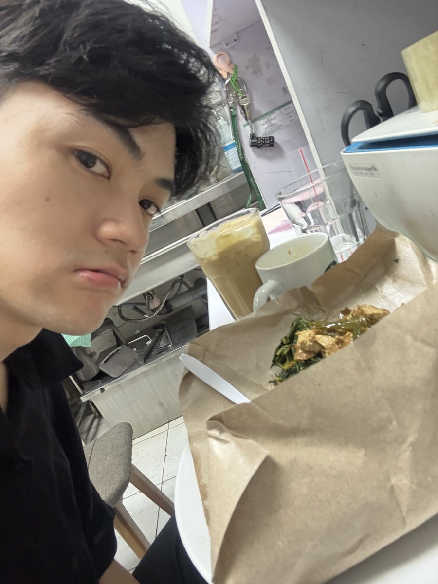 RenJ7ald's tweet photo. Makann bang… https://t.co/fO8jNzjysO