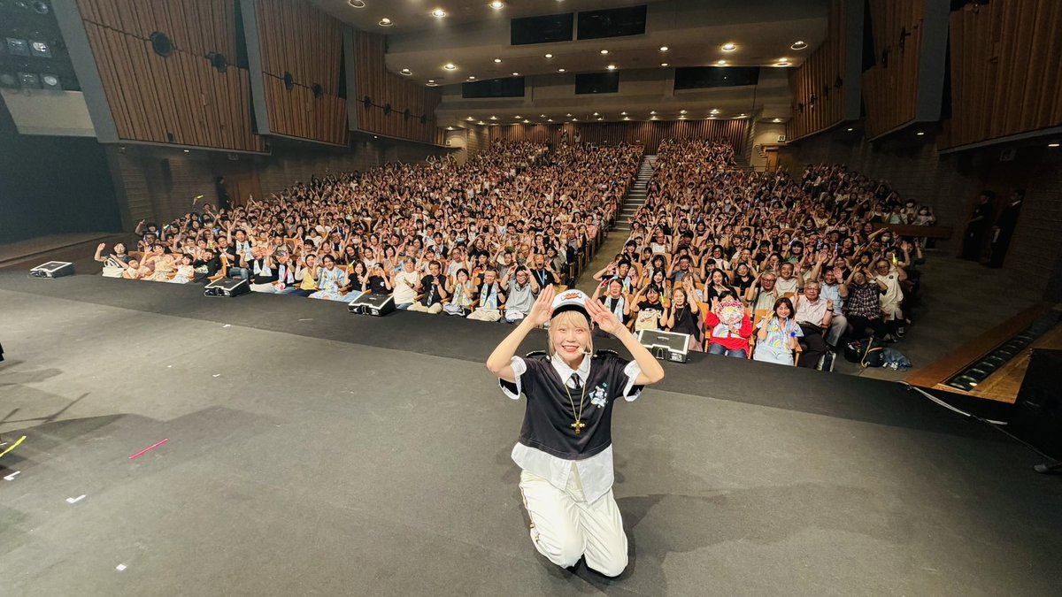 harami_piano's tweet photo. ハラミちゃん47都道府県ツアー・23ヶ所目
【徳島ライブ】完了しましたー！！🌀🍠

なんと一番最初にチケット売り切れたのが徳島だったの！びっくり！もっと徳島いかなきゃ🎹😊笑

徳島出身の米津玄師さんメドレーにアンジェラ・アキさんの手紙💌徳島スペシャルでお届け！

「豆天玉」っていうお好み焼きみたいな徳島のソウルフード初体験🍴✨あまじ��っぱくてめっちゃ美味しかったなぁ😚🫛

集合写真はみんなで阿波踊りポーズ💃
徳島の方々めっちゃ温かくてすきなんじょ！！🫶🫶

今回で第1弾終了！あっという間だなぁー。
残り24ヶ所も駆け抜けます！！🏃‍♂️🏃‍♂️🏃💨

来週は9/6(日)長野いっくぜー！！🍎⛰️
🎫チケット▶︎https://t.co/X5n5IKt4TR

#ハラミちゃん47ツアー2026