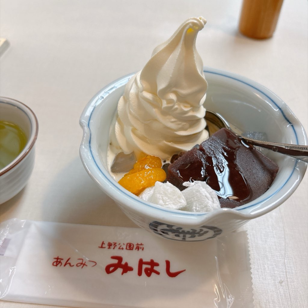 kinoppppiko's tweet photo. それからゲーセンで店員さんにむちゃくちゃ見守ってもらいながらニンフィアをゲットして
アニメイトでお土産のハイキュー探して
お勧めしてもらったあんみつが美味しくて感激して
友達の子供に名前を呼んでもらって感激して https://t.co/Kwwiy8515k