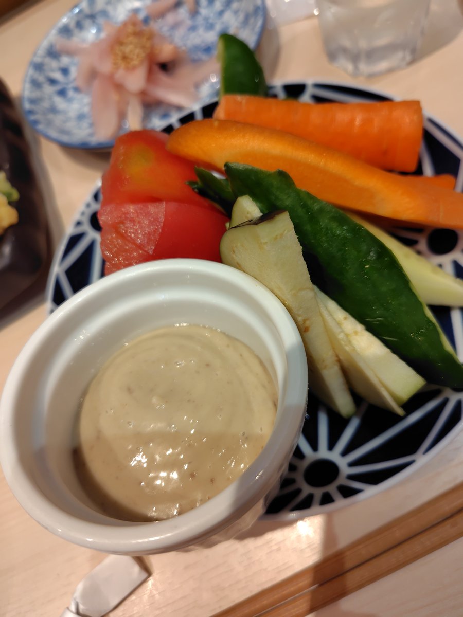 sacratea's tweet photo. 夕飯
貝とか刺身美味しいお店だった😋 https://t.co/aV3uGz3X00