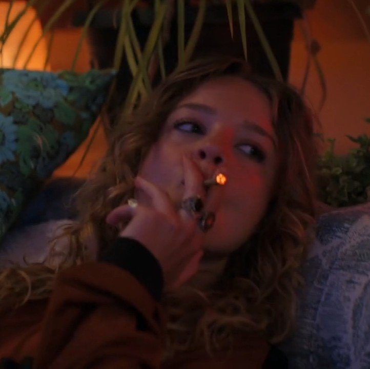lesbargason's tweet photo. if smoking bad why bo bragason looks so hot doing it https://t.co/JcBtbD8xSj