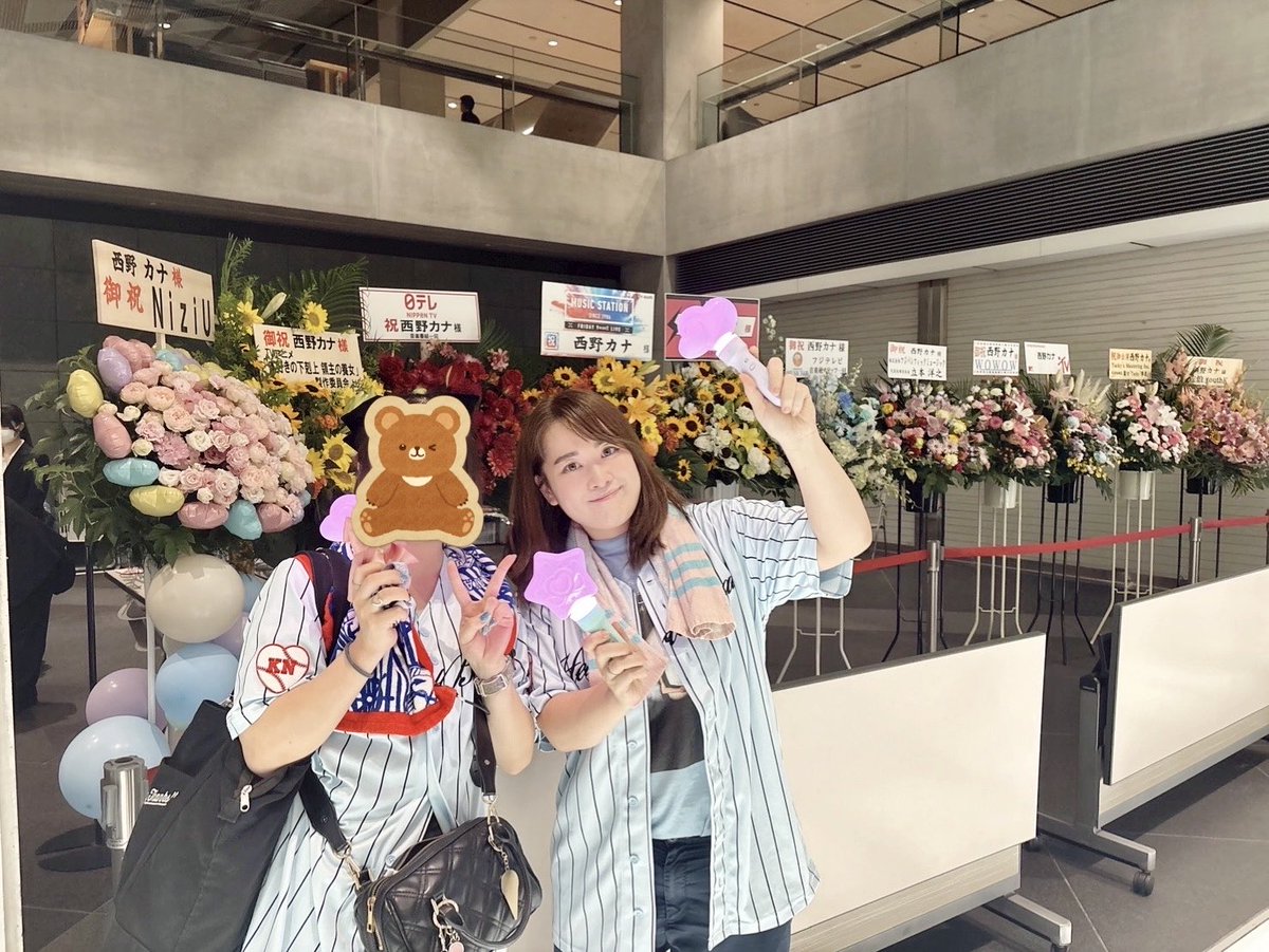 ata_rashiku's tweet photo. カナ友さん達と会えて最高でした😆✨

カナやんが歌い方をさらに探求しようとしていて「その向上心がすごいなぁ…」と感じた1日でした🎤

#西野カナ #西野カナ_HEARTBEAT https://t.co/bzRxOYuU1d