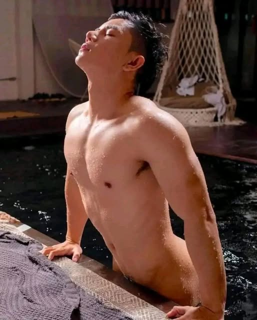 HommeEnFocus's tweet photo. having a quick dip..... #fypシ゚viral #highlight #gay #viralㅤㅤ https://t.co/QiXYWKAvZR
