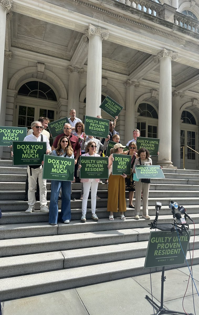 CB_Cotton's tweet photo. 🚨🚨🚨HAPPENING NOW: homeowners and clients of the American Real Estate Association are rallying against @NYCMayor’s second-home tax on luxury properties. Organizers of this rally say the city has put the burden on some New Yorkers to prove they live in NYC full time https://t.co/NQZpIRfT3q