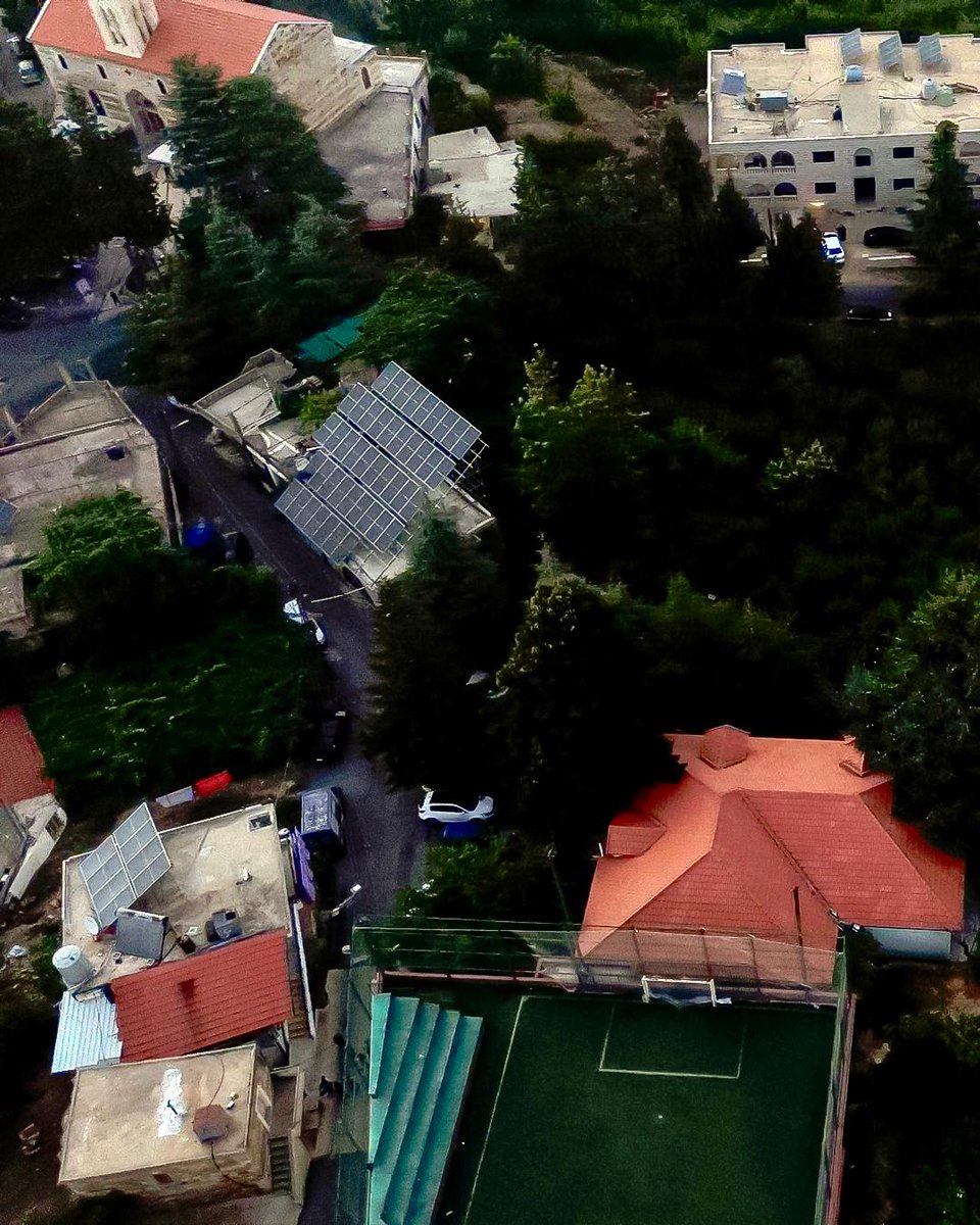 RMFLebanon's tweet photo. مؤسسة رينه معوض تضيء بلدة بان في بشري من خلال مبادرة تجهيز المنازل بالطاقة الشمسية، بالتعاون مع «تجمّع بان بتجمعنا»، وبتمويل من مواطنين لبنانيين ومن عدد من أبناء الجالية اللبنانية في الخارج. #الطاقةالشمسية @michelmoawad  @Riadtawk https://t.co/titA02VPRa