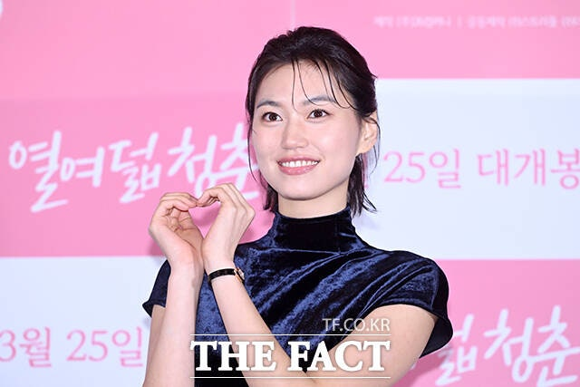 pannchoa's tweet photo. Kim Doyeon joins Do Kyungsoo as leads for upcoming drama adaptation of webtoon 'We Are the Zombie'
https://t.co/7RUWe65041 https://t.co/UqxJj32TWQ