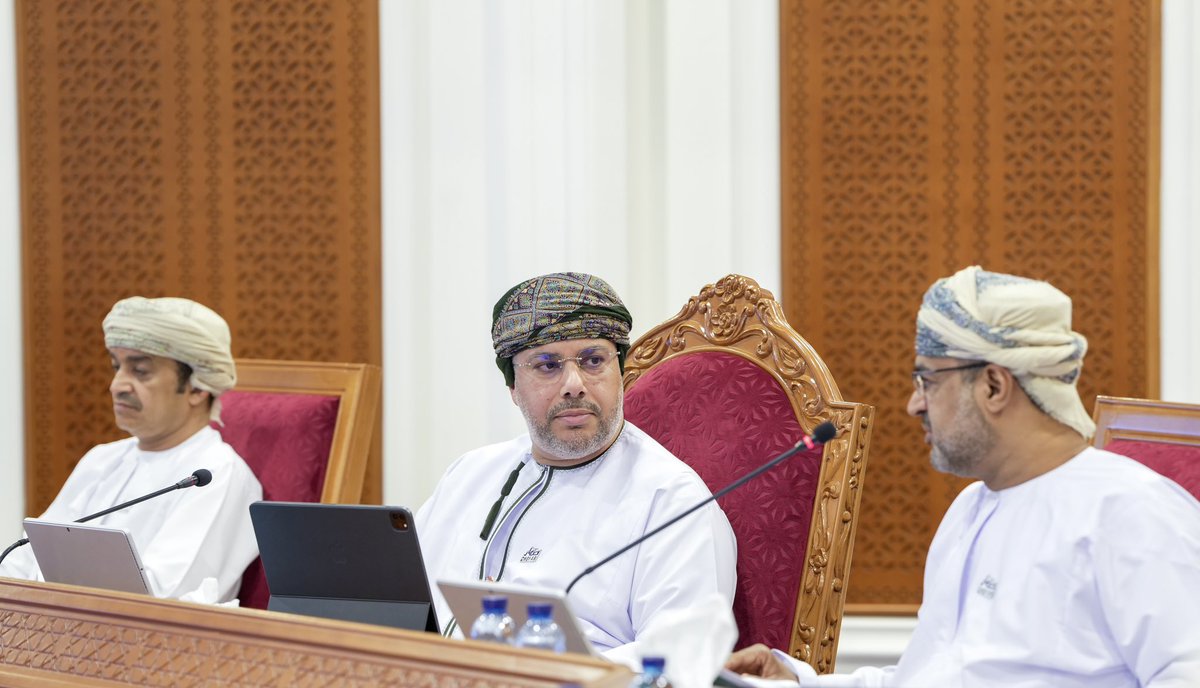 Rikanoman's tweet photo. استقبل صاحب السمو السيد مروان بن تركي آل سعيد، محافظ ظفار الموقر اليوم الشيخ المهندس محمد بن أحمد الغريبي الرئيس التنفيذي وبعضاً من الإدارة التنفيذية للمؤسسة.
لاستعراض دور المؤسسة في تعزيز وتوحيد جهود المسؤولية الاجتماعية بقطاع الطاقة، وآلية تقييم واختيار المشاريع ذات الأثر التنموي المستدام وبحث فرص التعاون المشترك.
 
#رِكان_للإنسان #نتكامل_لأجل_الإنسان 
#محافظة_ظفار #صلالة #المسؤولية_الاجتماعية #الاستدامة #تنمية_المجتمع #أثر_مستدام

His Highness Sayyid Marwan bin Turki Al Said, Governor of Dhofar, received today Sheikh Engineer Mohammed Ahmed Al Ghareebi, the CEO, along with members of the Foundation’s executive management
 
The meeting highlighted Rikan’s role in supporting meaningful and sustainable social responsibility projects, while exploring opportunities for collaboration aligned with Dhofar’s priorities.
 
#RikanForPeople #TogetherForPeople #DhofarGovernorate #Salalah #SocialResponsibility #CSR #Sustainability #CommunityDevelopment #SustainableImpact