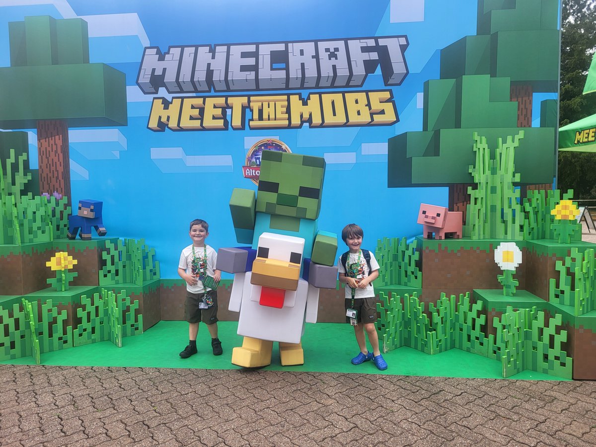 WWEOLDSCHOOL's tweet photo. Making memories with my wonderful boys!! @altontowers @Minecraft #Familyfun #Summer https://t.co/6qh9yG5vxY