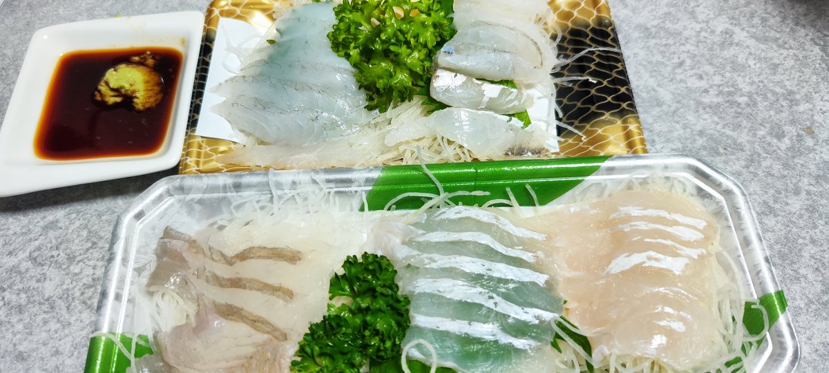 itatch_oyaji's tweet photo. #南三陸 土産
南三陸産マゴチとマコガレイの刺身

マゴチは淡白だけどプリプリめの食感が良き
マコガレイは締まりがなくて物足りないかな
前にカレイの柵を昆布締めにしたけど、カレイは昆布締めが良さそう https://t.co/URFQNDGSSq