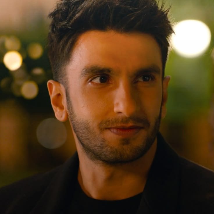 hourlyranveer's tweet photo. Dharam is so boyfriend coded 💞 #RanveerSingh https://t.co/Qn9eQDdF3W