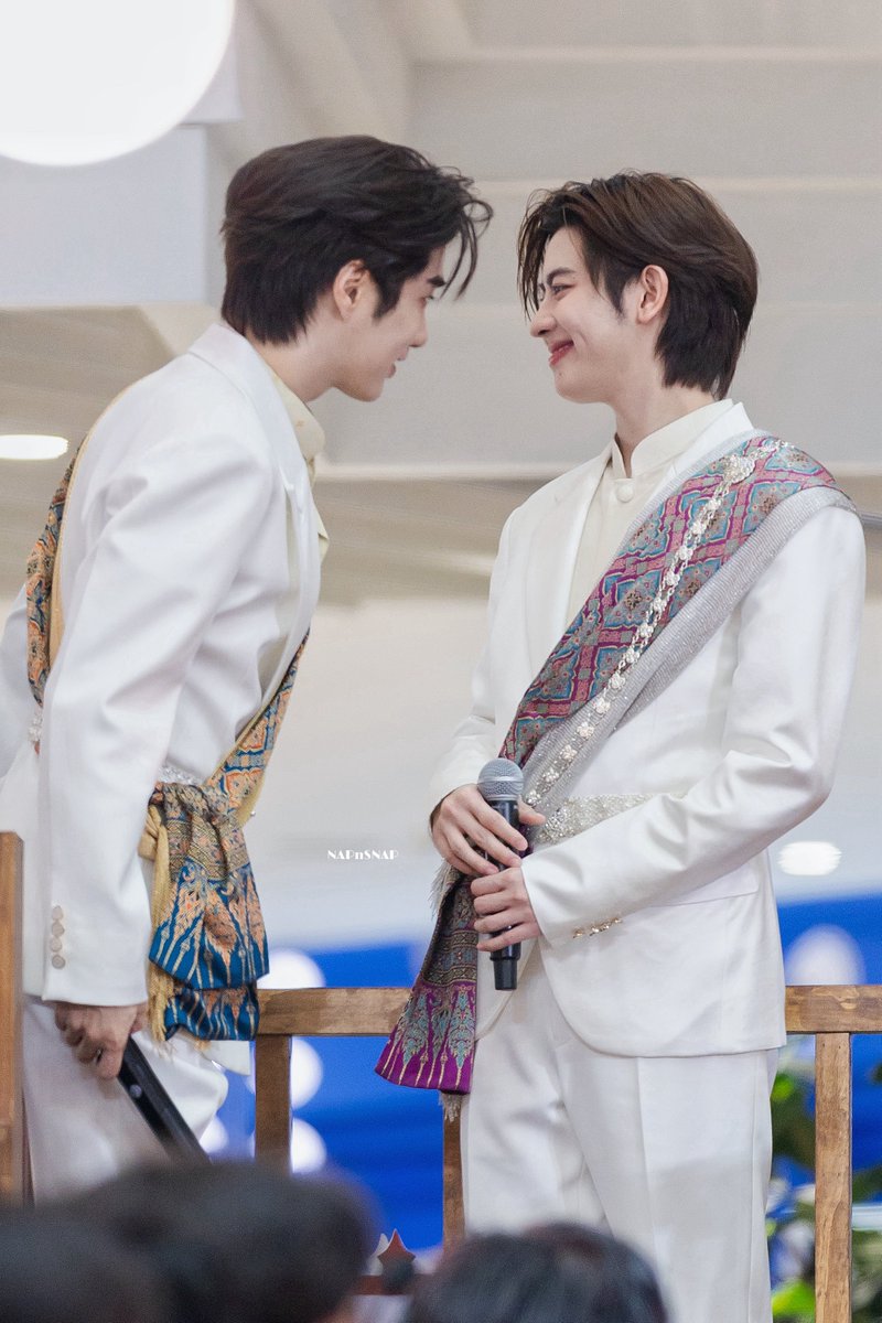NAPnSNAP's tweet photo. ฟ้าดินแยกเราเท่าไรไม่ขาด ภพชาติพรากเราห่างกันไม่ได้~ 

TLE FIRSTONE AT THE MALL LIFESTORE LONGTHAI
#TheMallBangkapiXTleFirstone
#TleFirstone #เติ้ลเฟิร์สวัน  
#TLE_mtm #Firstone https://t.co/BUSiodOz7l