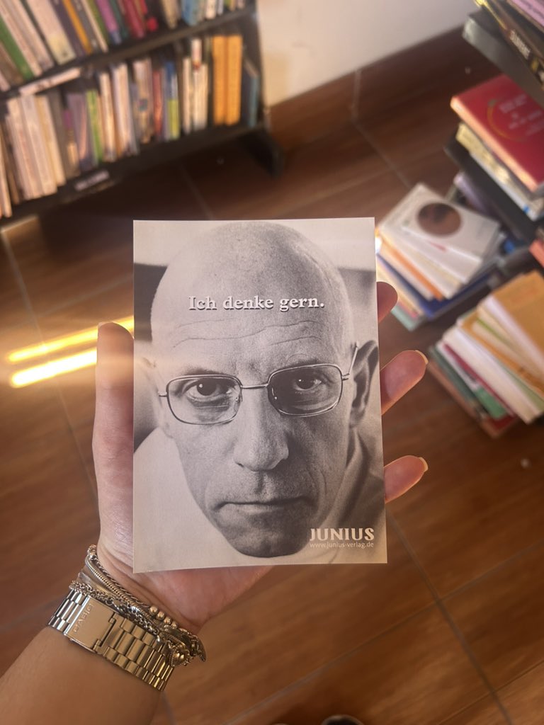 dwnielam's tweet photo. quando voce vai num sebo e encontra algo que se parece um cartao postal com a cara do foucault escrito em alemao "eu gosto de pensar" https://t.co/URXAATGLrs