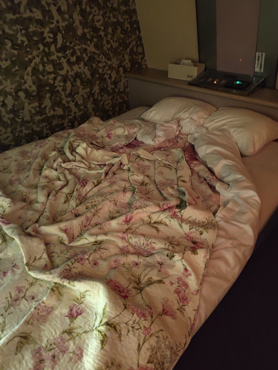 sqlx_sye's tweet photo. なかなか渋い部屋だった笑 https://t.co/LBUaUjxdiU