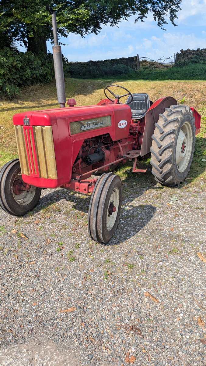 TheLengthsman's tweet photo. Nice little International for  #TractorTuesday https://t.co/9LUGT2EN0u