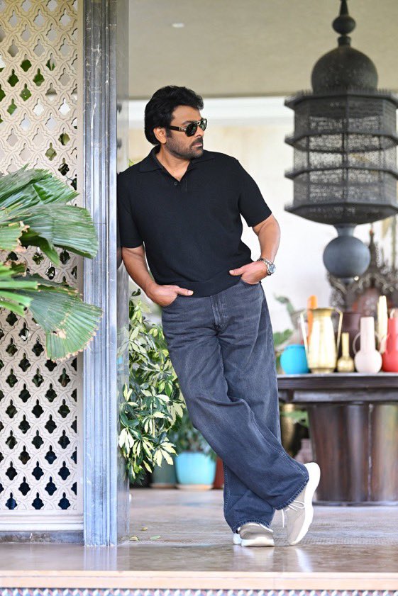 sivacherry9's tweet photo. From that timeless charm to the effortless style, every still carries a different flavour of MEGASTAR. ❤️‍🔥

Let’s begin @KChiruTweets garu’s birthday celebrations in advance with some striking stills from his latest photoshoot 🤩🔥

#Chiranjeevi #Mega158 https://t.co/wiW2cOttvX