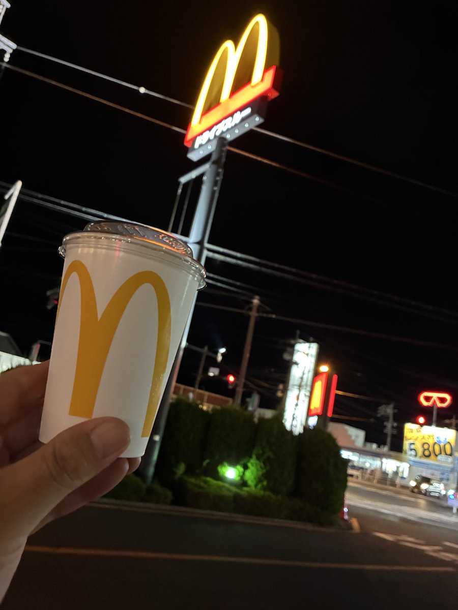 Cx01Q7d's tweet photo. ナイツーしに富士アイス行ったら休み😆
しょうがないからマックシェイク🥤🤣 https://t.co/b9UF7FIrK3