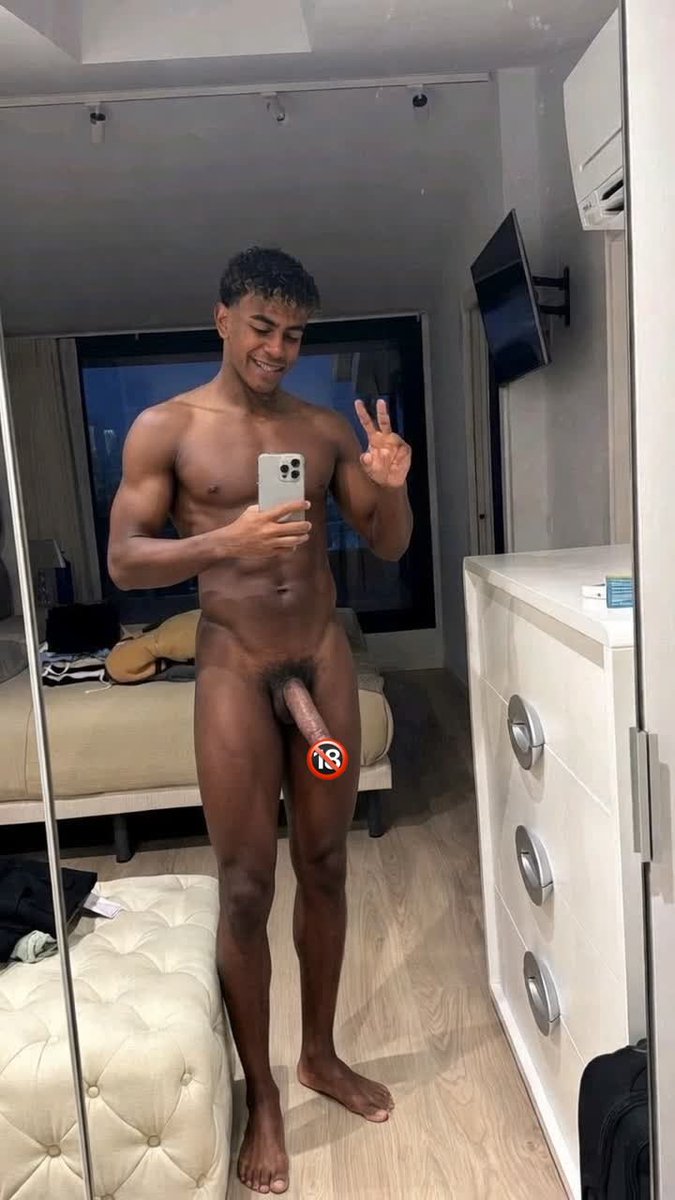 Fullfamous_'s tweet photo. ESCANDALO MUNDIAL 🚨‼️⚽️

LA JOVEN ESTRELLA DEL FUTBOL ESPAÑOL, LAMINE YAMAL, SE LE HAN FILTRADO FOTOS Y VIDEOS DONDE SE LOS VE DESNUDO MASTURBANDOSE HASTA ACABAR. 😳💦

TENGO EL VIDEO Y YA LO PUBLIQUÉ.❤️
TE DEJO EL ENLACE EN EL PRIMER COMENTARIO PARA QUE PUEDAS VERLO 🔥🔞⬇️ https://t.co/O00FPKYEjr