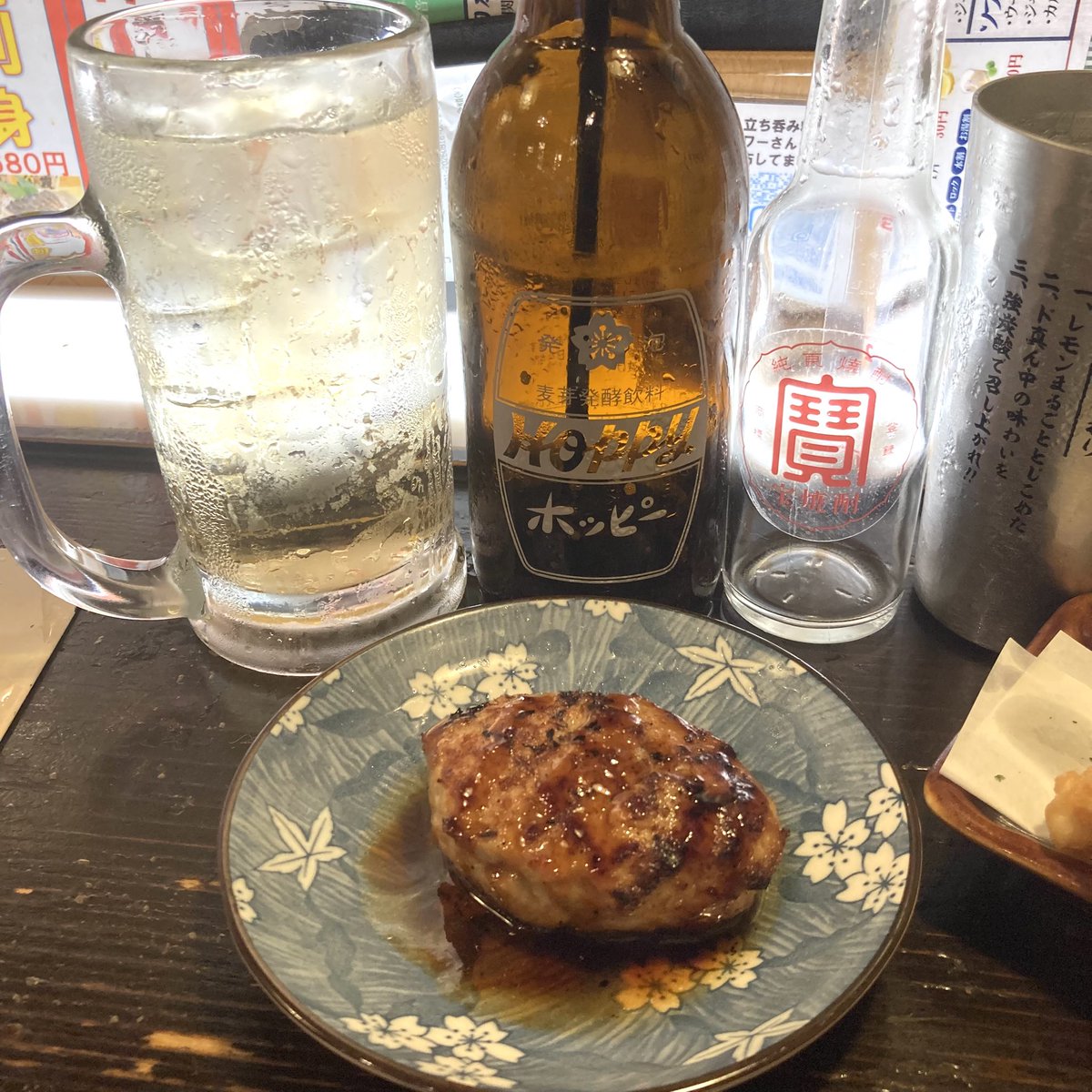 hoppy5126's tweet photo. #錦糸町ホッピー部
今宵の晩酌はホッピーフルセット3杯分にナカ1杯追加の計4杯で730円、つまみは枝豆、ちくわ磯辺揚げ 各220円、自家製つくね200円で締めて1370円でした。
ごちそうさまでした(^ ^)
#センベロ #せんべろ #ホッピー
#ボッピー部 
#立ち呑み粋 https://t.co/oDsq704uxH