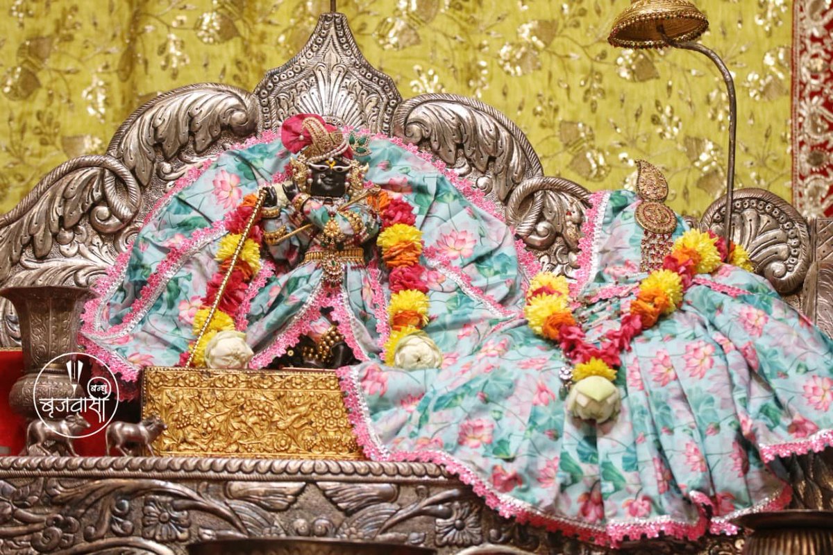 Sriradharaman's tweet photo. 🐚  प्राणधन श्री राधारमण लाल मंडल🐚
               
 🌹 श्री राधारमण लाल  🌹
   🌿 श्री गोपाल भटट् जी सेवायत 🌿
 📷दिव्य *श्रूंगार* आरती दर्शन📷
    🙏🏼 श्री राधारमणाय समर्पणम्🙏🏼 https://t.co/NfWRobEvve
