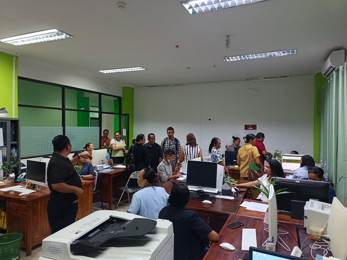 MdSTimorLeste's tweet photo. Purvolta ema na’in 80 husi prof. saúde hato'o reklamasaun relasiona ho naran la inklui iha lista ne’ebé fó saí, nu’udar prosesu preparasaun faze-II ba rejimi promosaun extraordinária ba pesoál integradu iha kareira profisionál saúde iha administ. públika.
https://t.co/ivVEXYNniP https://t.co/Df8wDFQTtU