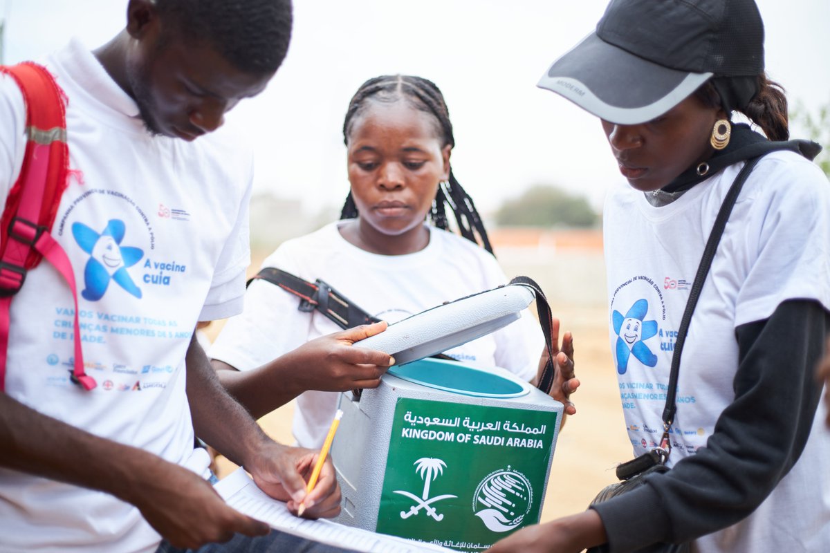 UNICEFAngola's tweet photo. On August 21, 22 &amp; 23, all children under 5 should receive the polio vaccine and Vitamin A supplementation. Vaccination teams will be going house-to-house and door-to-door to reach every child.

⭐ Let’s all follow the Estrelinha path. https://t.co/2BrgNUNRu3