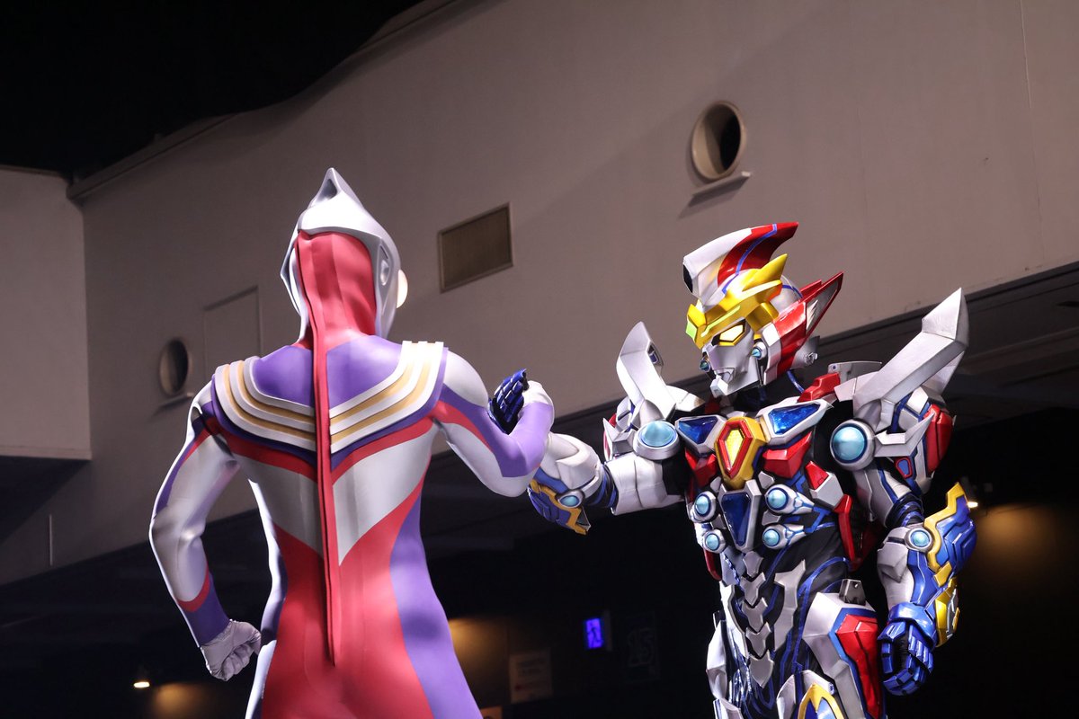 gaia1204's tweet photo. 取り急ぎ！！！
もうやぁばい！！！！
めちゃくそカッコいい！！！！
たまらん！！
#グリッドマン #ウルトラマンティガ https://t.co/mxZmX5lKzJ