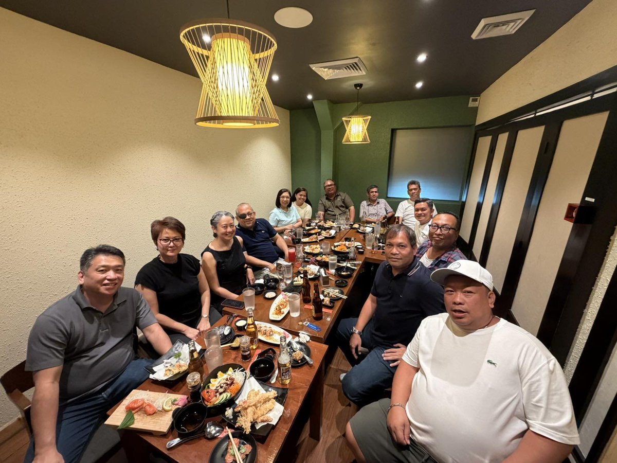 jojopollack's tweet photo. #LatePost #May312026 #Manmaru #UST #Reunion #ClassMates #1Bpm #Rivka https://t.co/h3Pa2faKx4