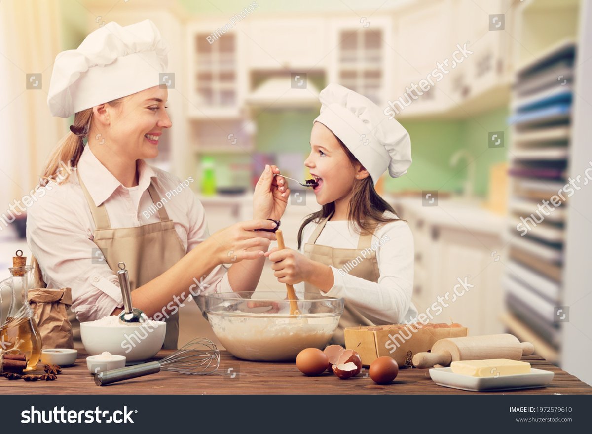 LondynFindvio's tweet photo. En la cocina con mamá, horneando galletas de chispas de chocolate y riendo hasta que duele la panza — esto es la felicidad en su forma más simple.， https://t.co/Q29b3ifPQA