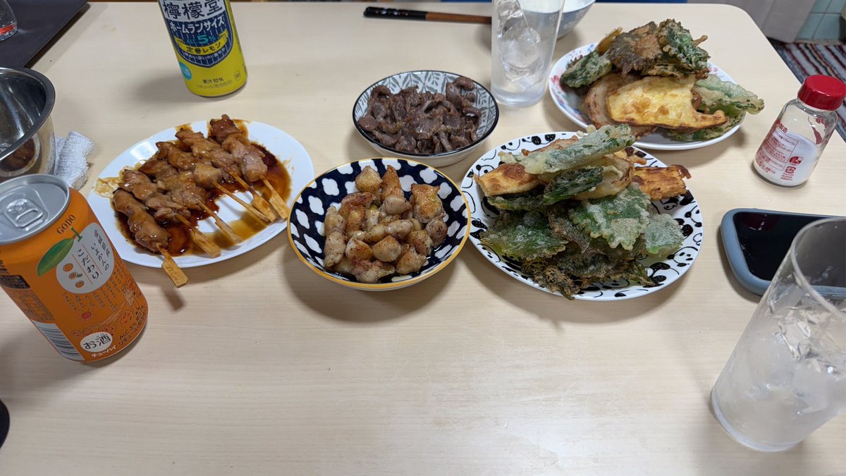 Rua_mane's tweet photo. 限界すぎて
宅飲み
普段あまり飲みません。（20前後だけガルバにいました。そのため強いと思われる）

揚げ物は自分で。
あとは市販。
ご馳走様でした＼(^o^)／

明日は二日酔いかしらね https://t.co/b3x8pHdNwJ