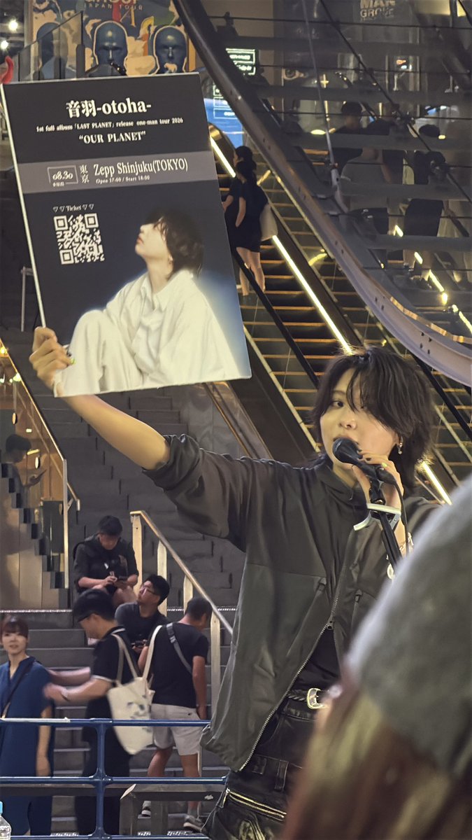 7co5chan's tweet photo. プロレスのお姉さん⇦

We are happyending.♫
海外の方も手拍子しながら歩いてて音ちゃん嬉しそうだったよ👏
#オトサーチ https://t.co/jb3129dESq