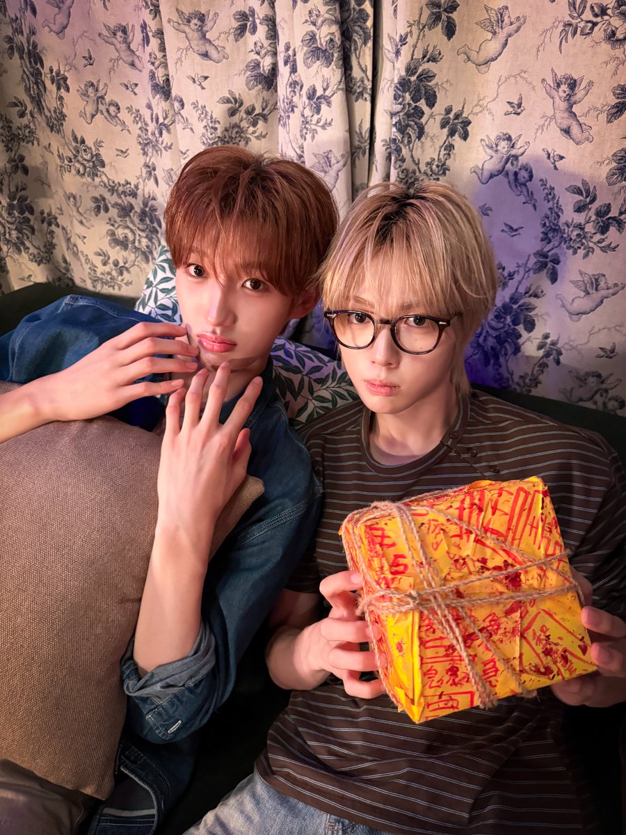 idntt_cosmo's tweet photo. 오컬트 부 동아리 들어오실분?

#idntt #아이덴티티
#unevermet #yesweare https://t.co/zkq4eTbrsL