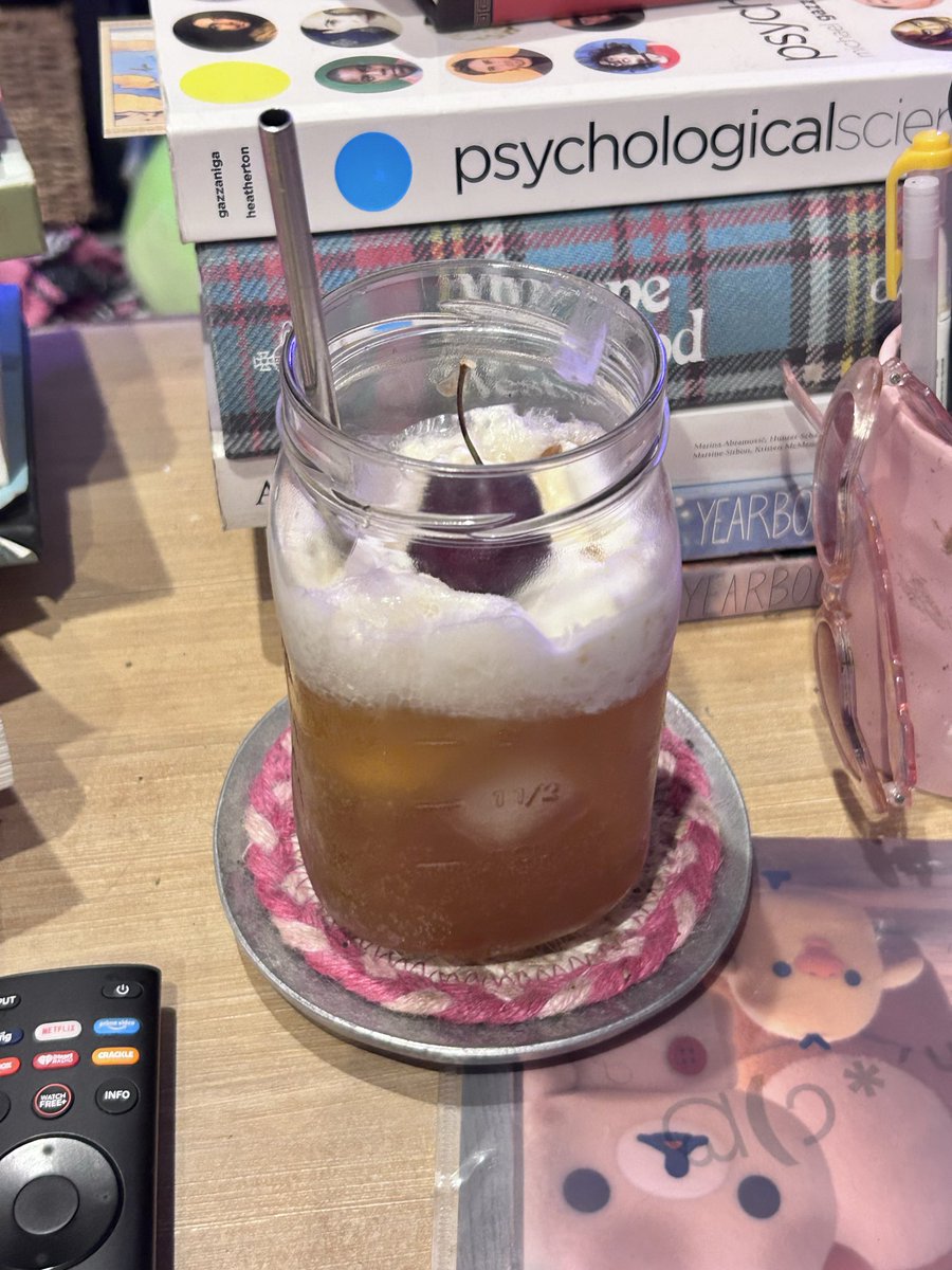slug1rl's tweet photo. cream soda from last night https://t.co/WhPbkWwcDf