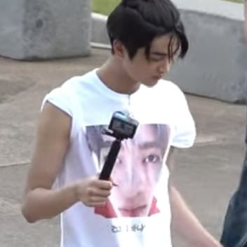 nicolynx's tweet photo. tips hubungan langgeng:
1. pake baju couple meme wajah sendiri https://t.co/QUZ1H8tf66