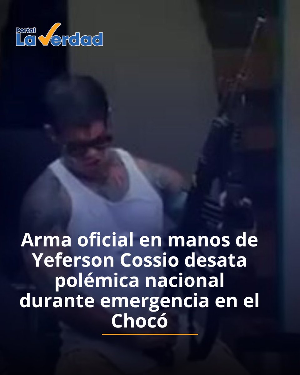 portallaverdad_'s tweet photo. Una fuerte controversia nacional desató la circulación de imágenes en las que se observa al influenciador Yeferson Cossio portando lo que sería un arma de dotación oficial de la Policía Nacional durante las labores de atención a la emergencia en el Chocó. https://t.co/Kry864kC9P