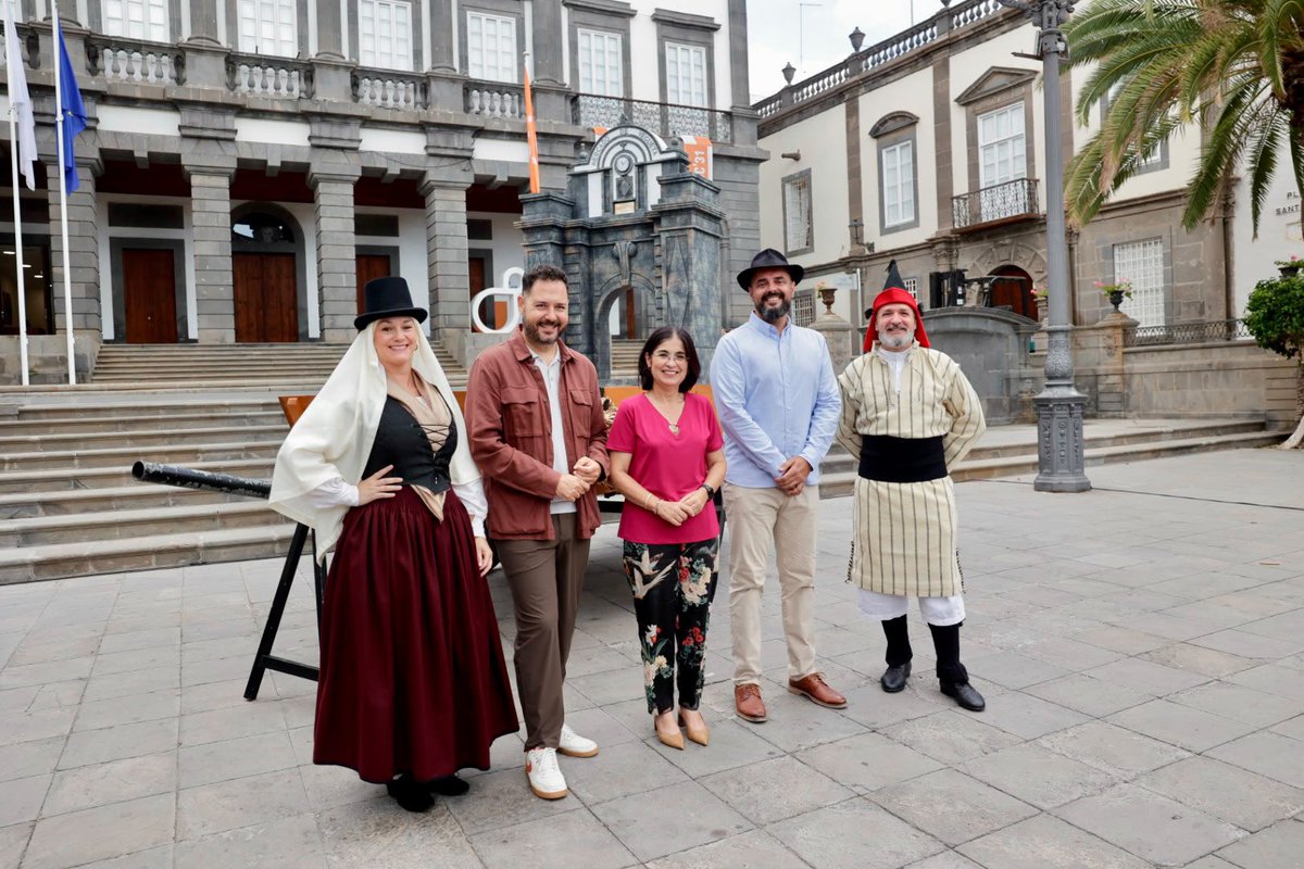 CarolinaDarias's tweet photo. Presentamos la carreta para la Romería del Pino 2026, que lleva hasta Teror un pedacito de nuestra #LPGC: el Mercado de Vegueta, ‘una puerta a los saberes y a los sabores’. 

Seguimos cuidando nuestras costumbres para mantener viva nuestra memoria y nuestra canariedad 💙💛 https://t.co/QtDaBMxrtR