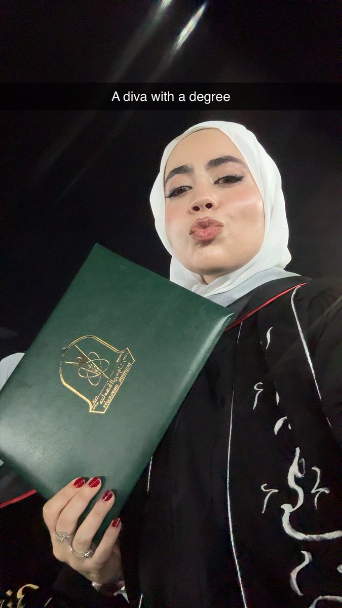 lllnnuo's tweet photo. اخيرا عملتها اليرموك وخرجتنا 🎓
OFFICIALLY A PHARMACIST https://t.co/hz6Y008ah0