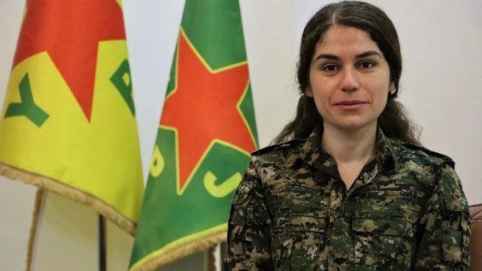 BafeDilsad's tweet photo. 📍Uyarı!

YPJ sözcüsü Ruksen Muhammed:

Teklifimizi Suriye Savunma Bakanlığı'na sunduk ve güçlerimizin geleceğiyle ilgili resmi bir yanıt bekliyoruz.

İçişleri Bakanlığı'na entegrasyonu kabul etmedik ve bu konuda dolaşan tüm söylentiler asılsızdır. https://t.co/8viEUJlFS0