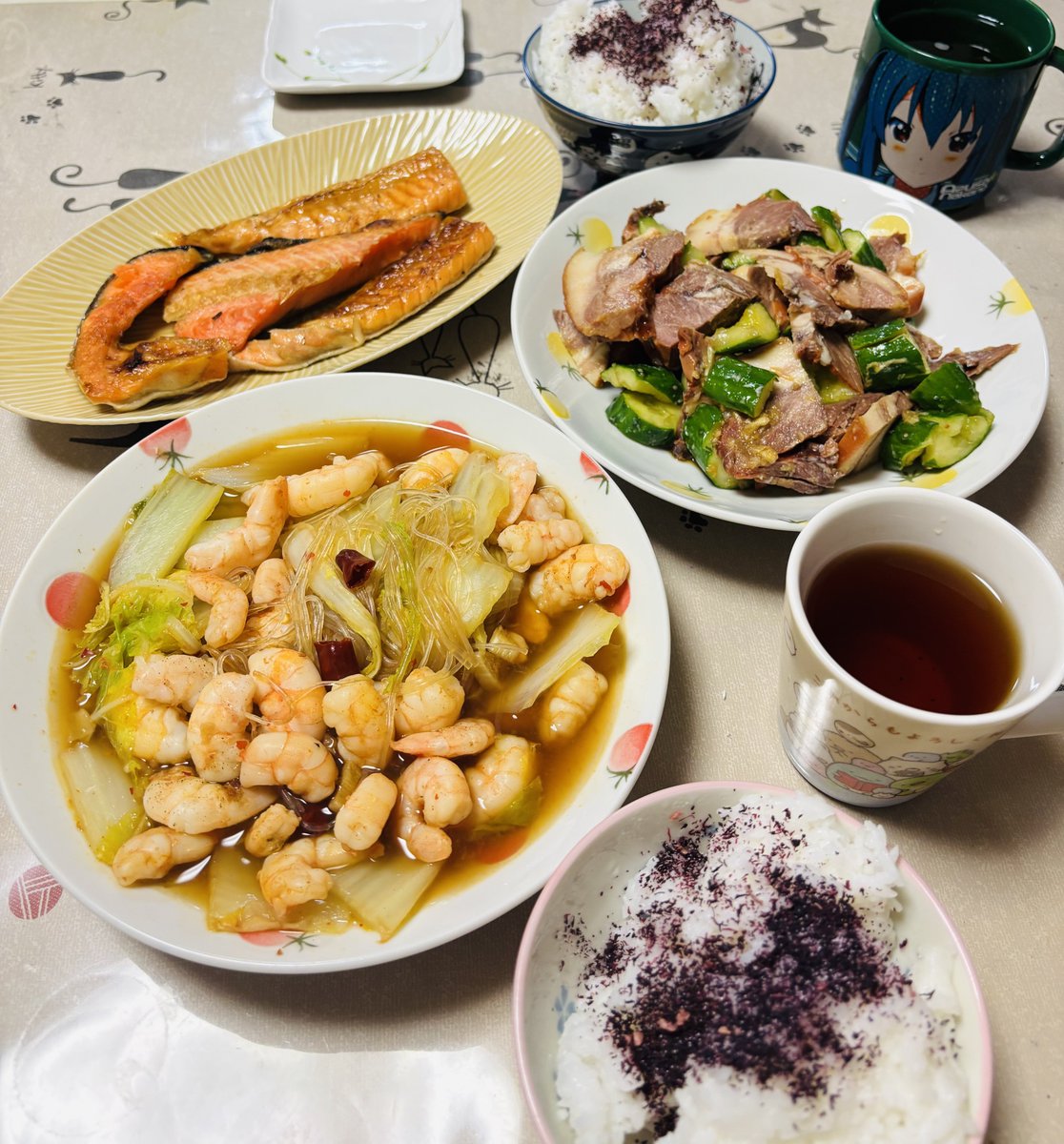 shuwarobo's tweet photo. 夕食

〈海老🦐白菜🥬〉

　〈鮭(シャケ)🐟〉

　　〈豚🐷きゅうり🥒〉

美味いよね！
#グルメ #cooking #飲食 #料理 #献立 #MENU #海鮮 #おうちごはん #手料理 #大阪 #大阪市 #大阪人 #手作り #料理 https://t.co/LYcyco2aLY
