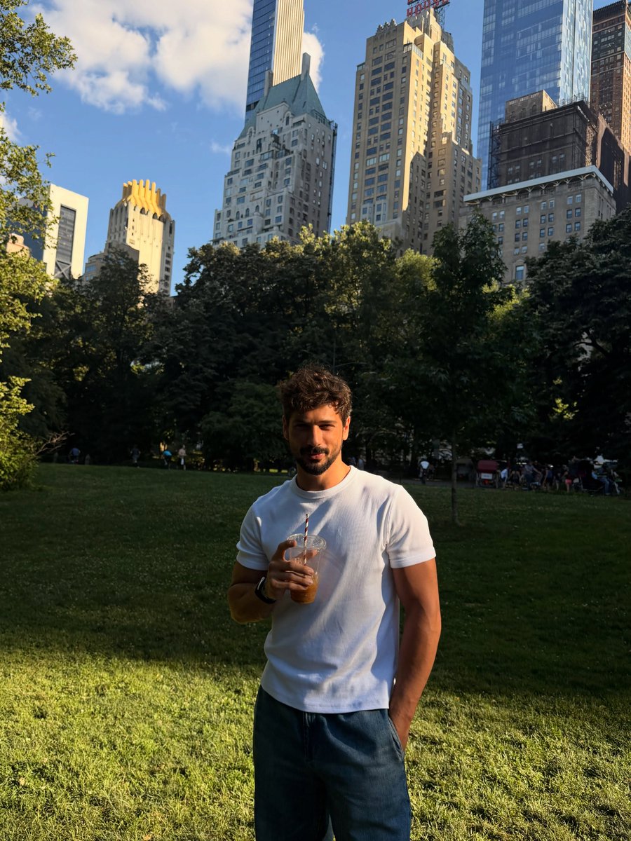 onedio's tweet photo. Deniz Can Aktaş, Amerika tatilinden kareler paylaştı.

📸 Fotoğrafların, tatile birlikte gittiği ve adı aşk dedikodularına karıştığı Devrim Özkan’ın kadrajından olduğu düşünülüyor. https://t.co/gkQ1k4VdC9
