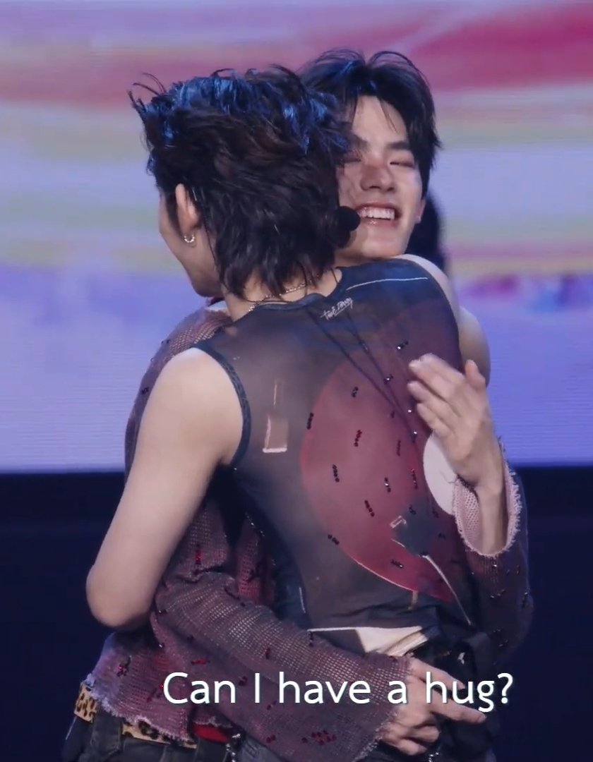 2teebug's tweet photo. teetee's habit of asking "can i have a hug" before hugging 🙁 https://t.co/xGqsXPahzU